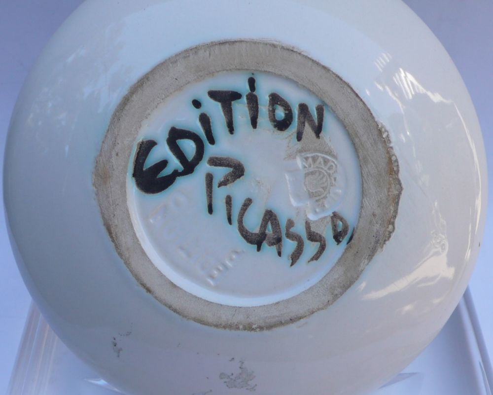 Picasso Round Bowl: Bird with worm