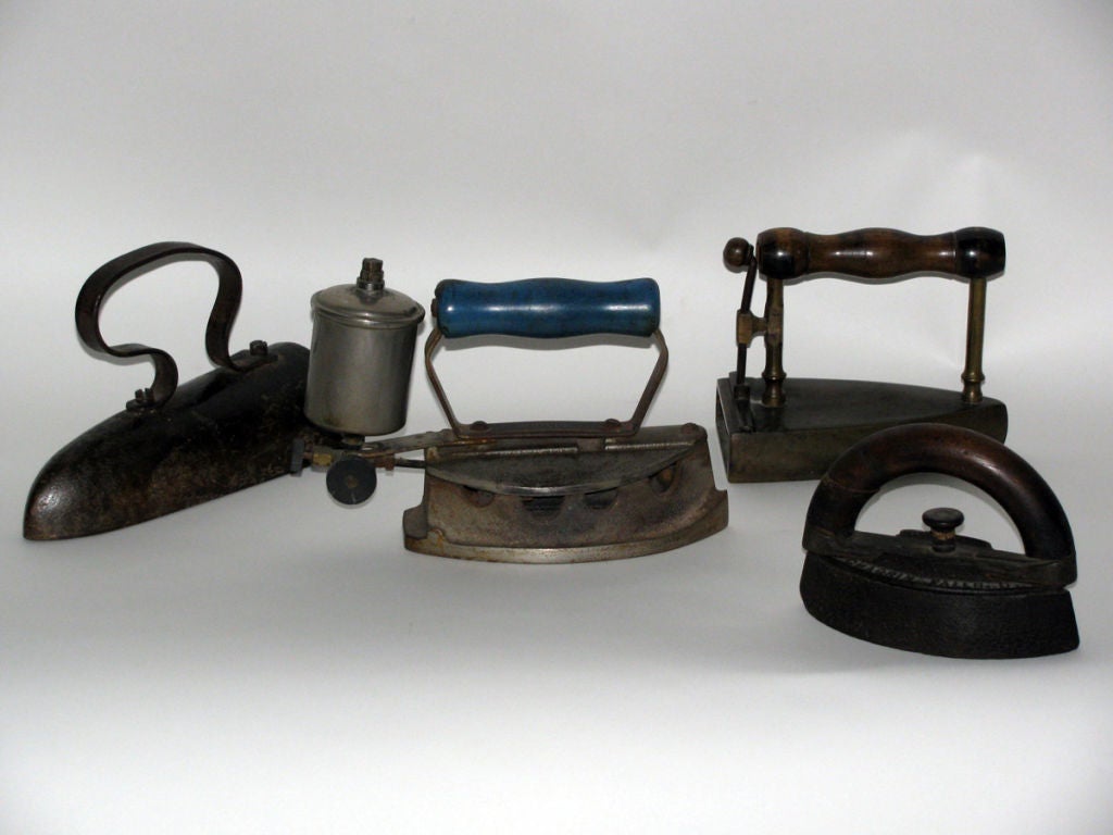 A collection of four unusual antique irons.<br />
The vintage periods vary late 19th to<br />
early 20th century.
