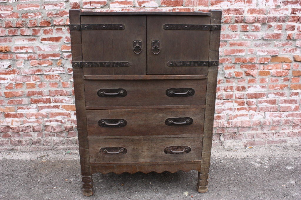 Monterey Gentleman's Dresser