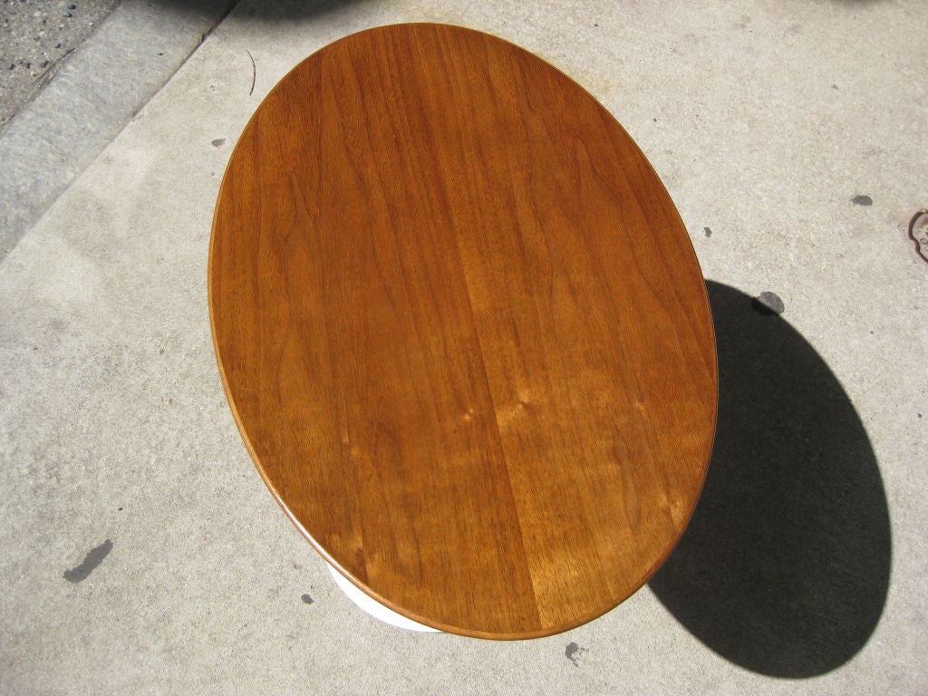 Saarinen Oval Side table by Knoll
