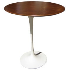 Saarinen Oval Side table by Knoll