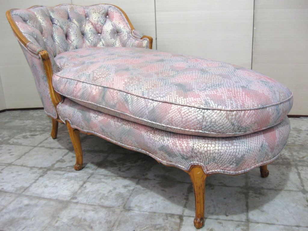 Elegant French LXV Style Scalloped Back Chaise Longue