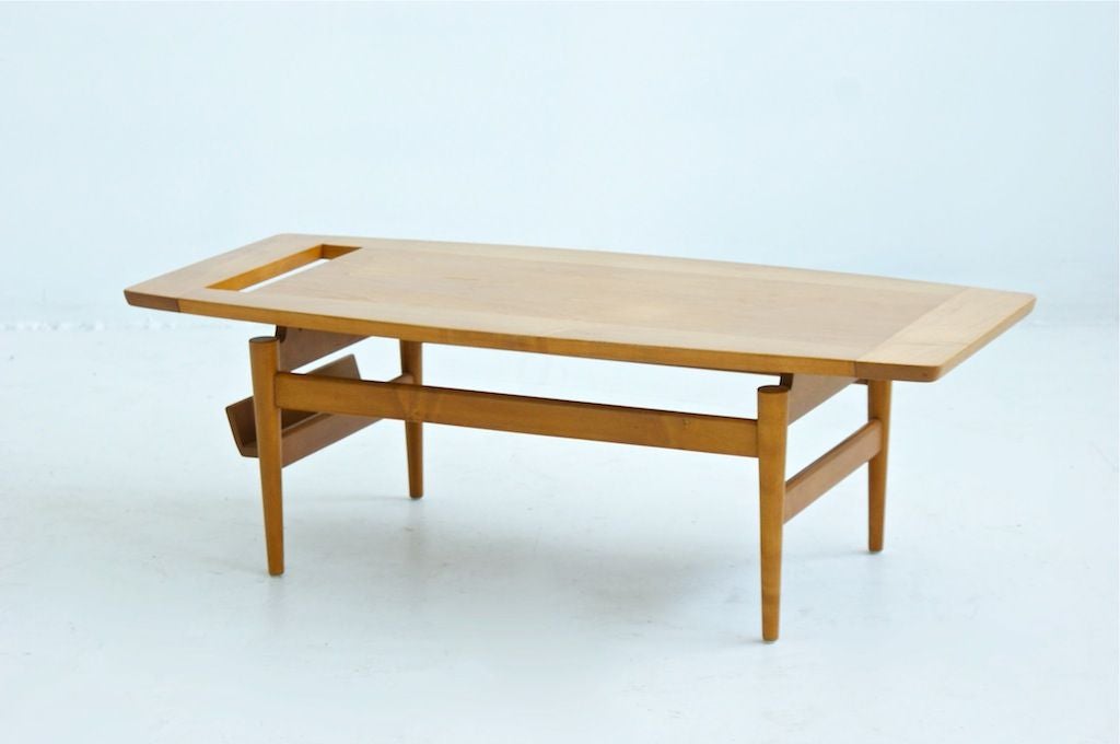 Jens Risom Coffee Table  In Good Condition In Chicago, IL