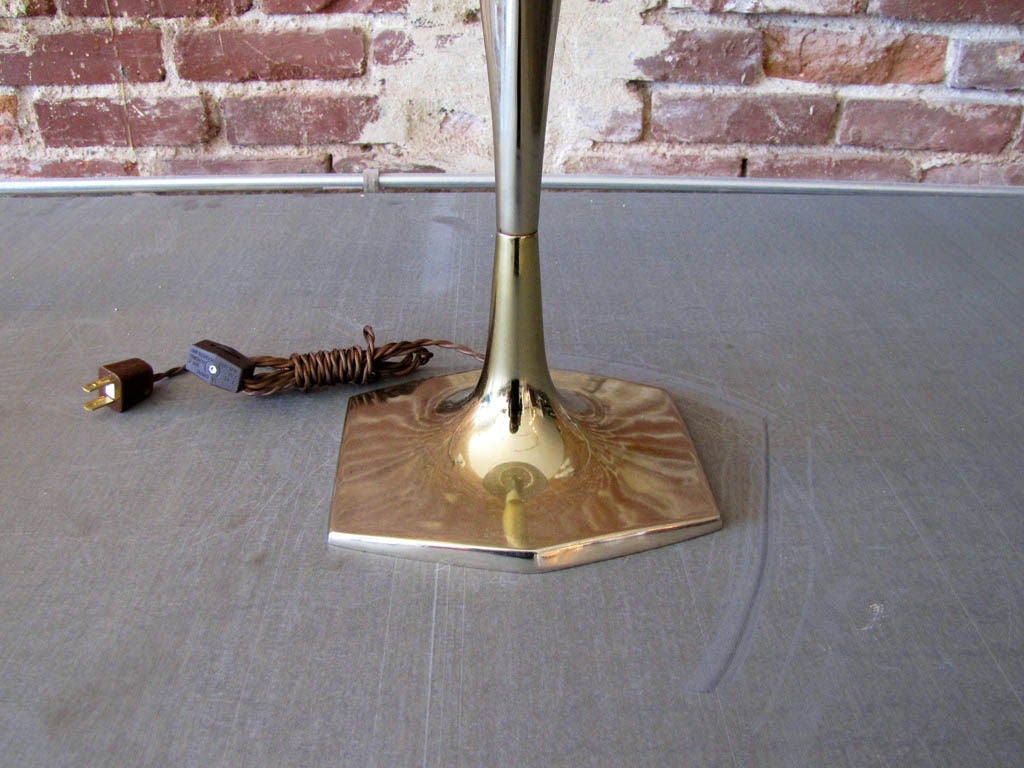 Brass Laurel Table Lamp For Sale
