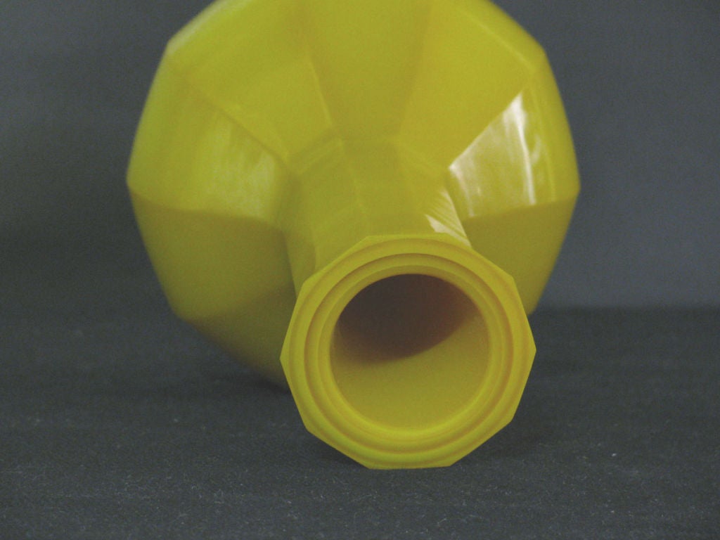 Chinese Rare Imperial Yellow Peking Glass Vase