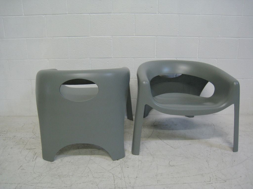 Pair of Fiberglass Chairs 2