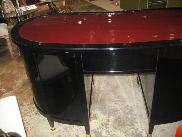 Black and Burgundy Lacquered Kidney Shaped Desk In Excellent Condition In Dallas, TX