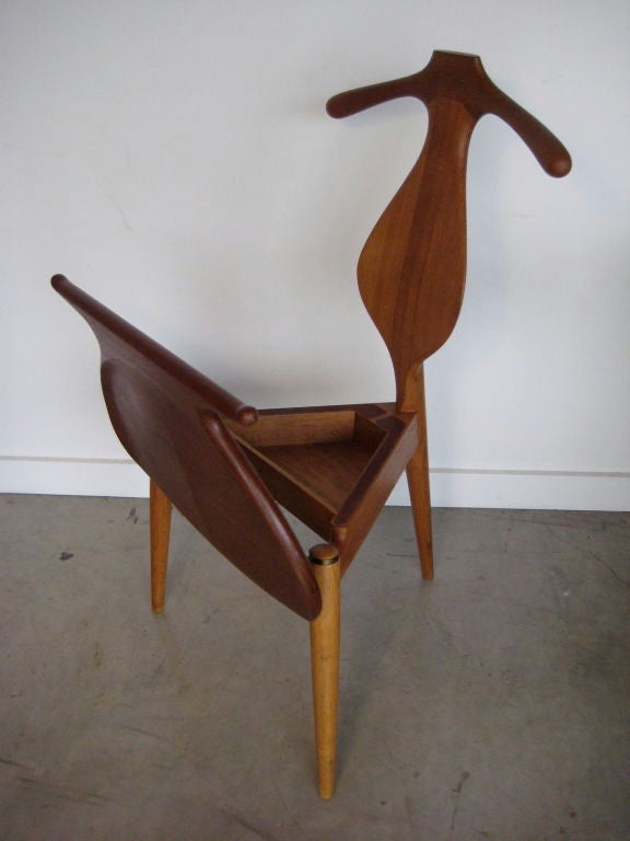 Danois Chaise Valet en teck et chêne conçue par Hans Wegner