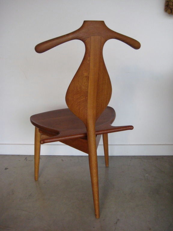 Milieu du XXe siècle Chaise Valet en teck et chêne conçue par Hans Wegner