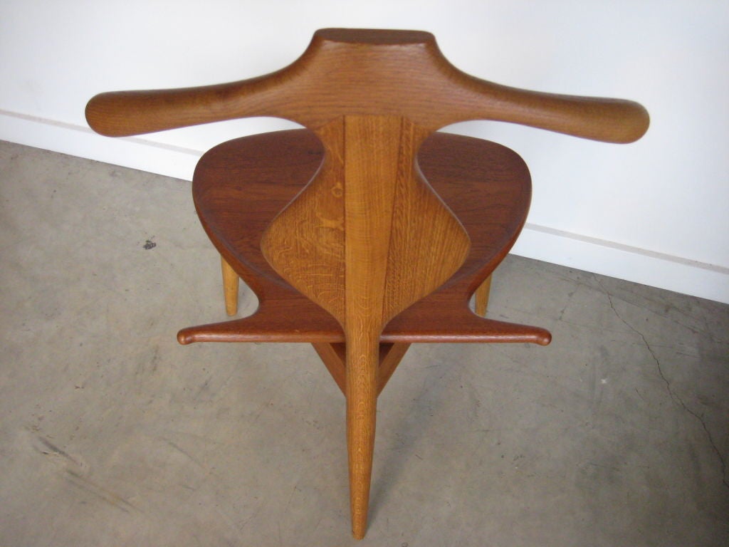 Chaise Valet en teck et chêne conçue par Hans Wegner 1