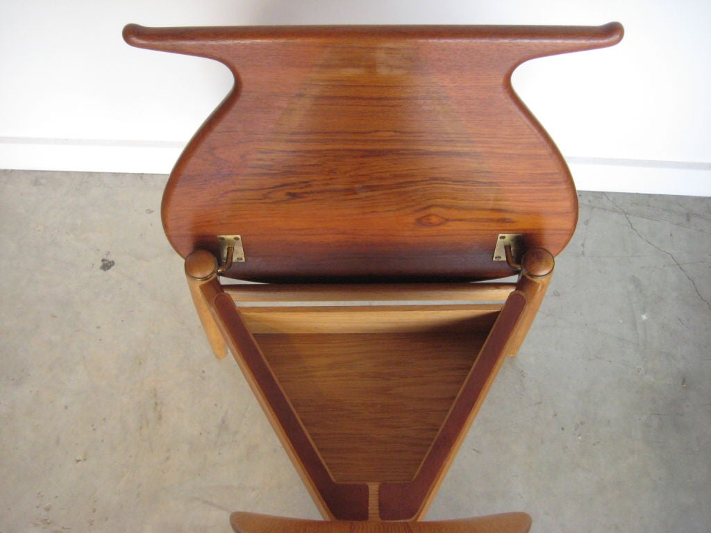 Chaise Valet en teck et chêne conçue par Hans Wegner 3