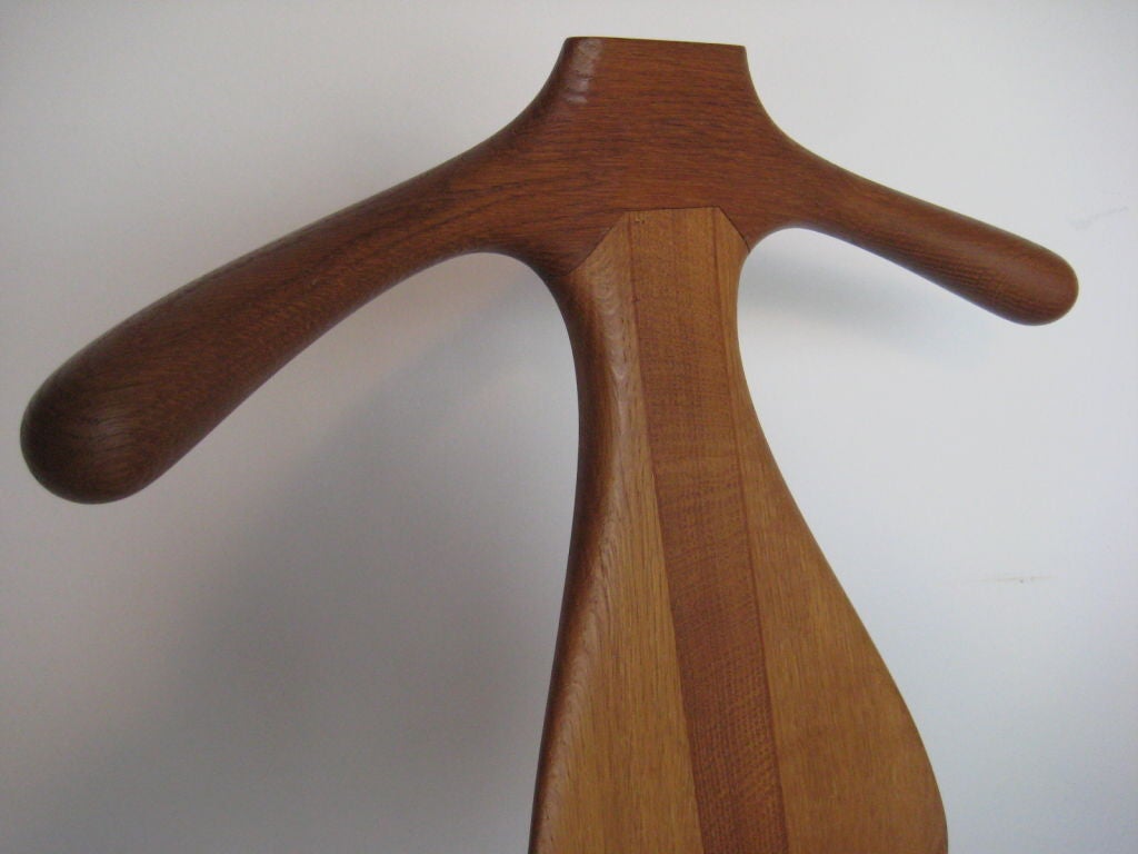 Chaise Valet en teck et chêne conçue par Hans Wegner 5