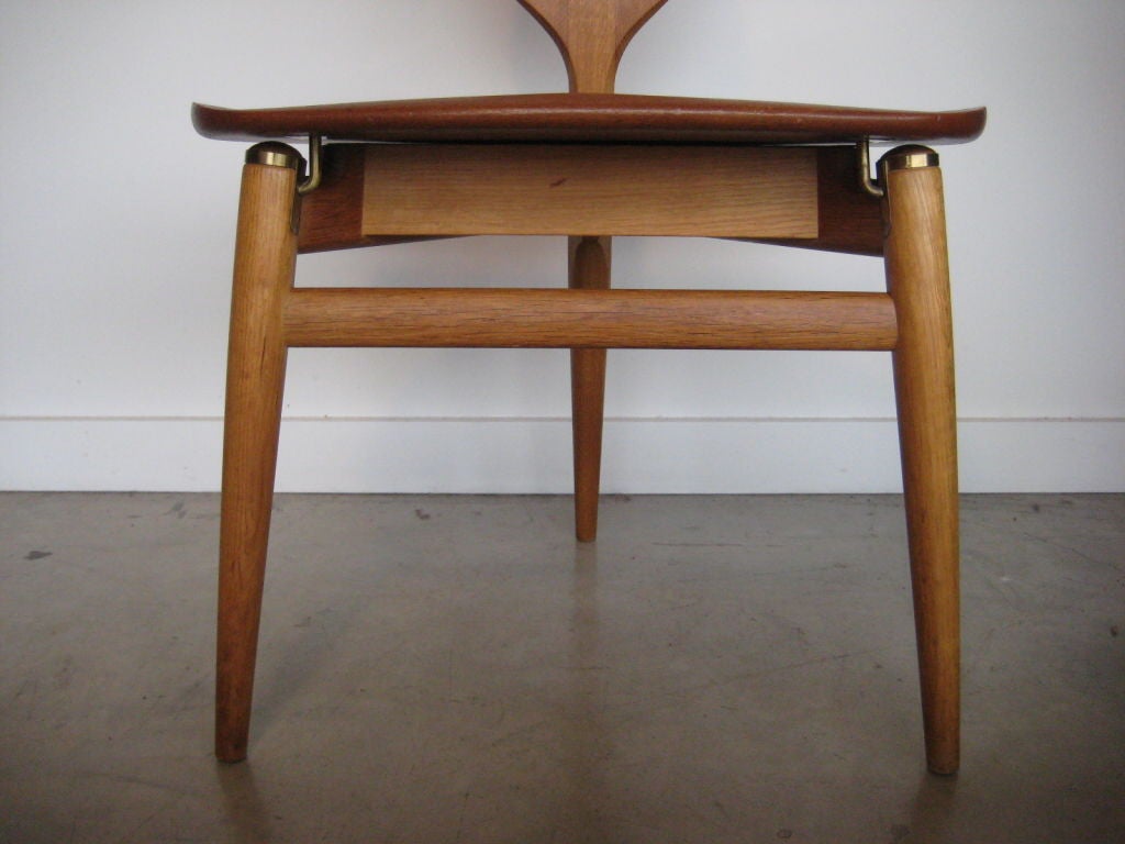 Chaise Valet en teck et chêne conçue par Hans Wegner 6