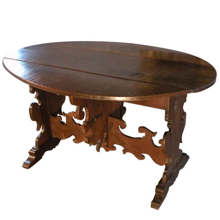 17th Century Italian Baroque Walnut Oval Dining / Center Drop-Leaf Table For Sale