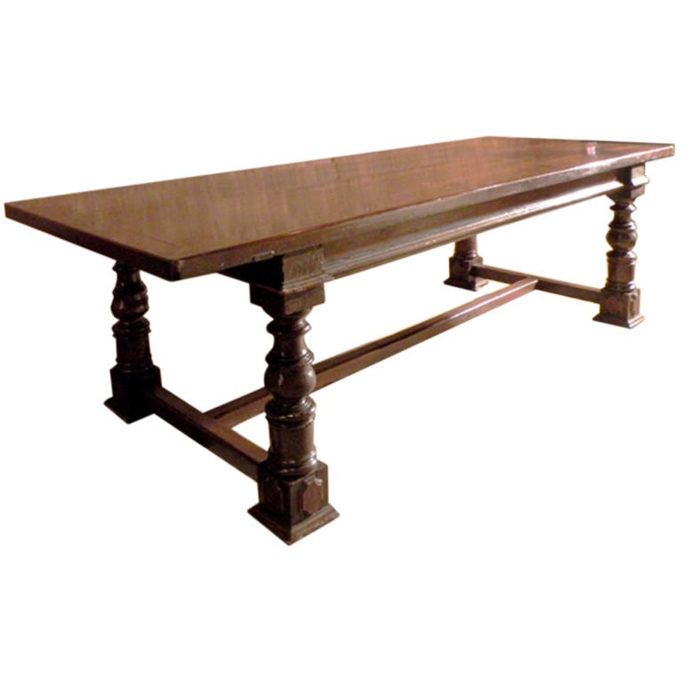 Table de salle à manger baroque italienne du XVIIe siècle en noyer en vente