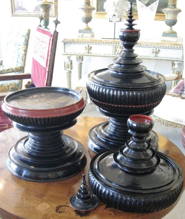 Pair of 19th Century Black Lacquer Burmese Khantoke For Sale 1