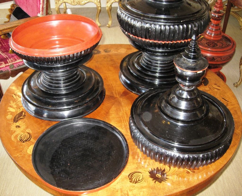 Pair of 19th Century Black Lacquer Burmese Khantoke For Sale 3