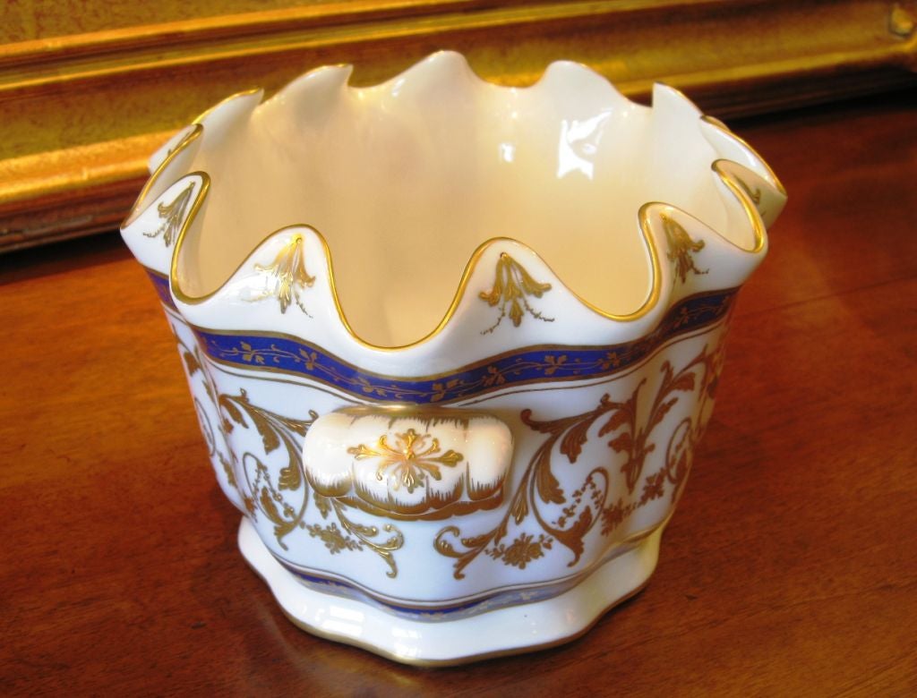 French Paris Porcelain Cachepot or Tureen For Sale 3