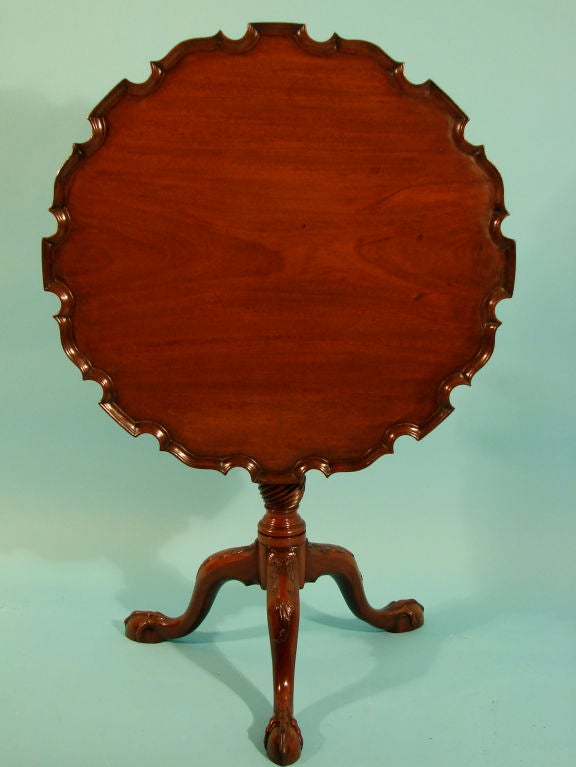 Georgian mahogany piecrust table with birdcage action
