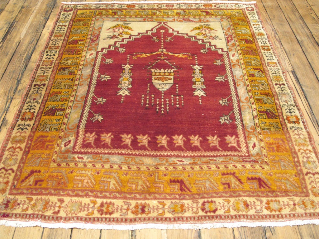 Prayer rug. Very graceful Turkish prayer rug featuring a hanging lamp inside the 