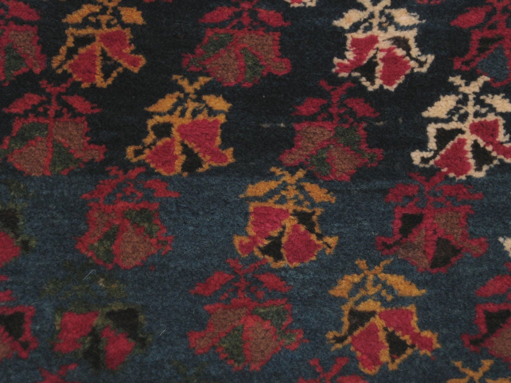 Antique Gendje/Kazak Rug In Excellent Condition For Sale In New York, NY