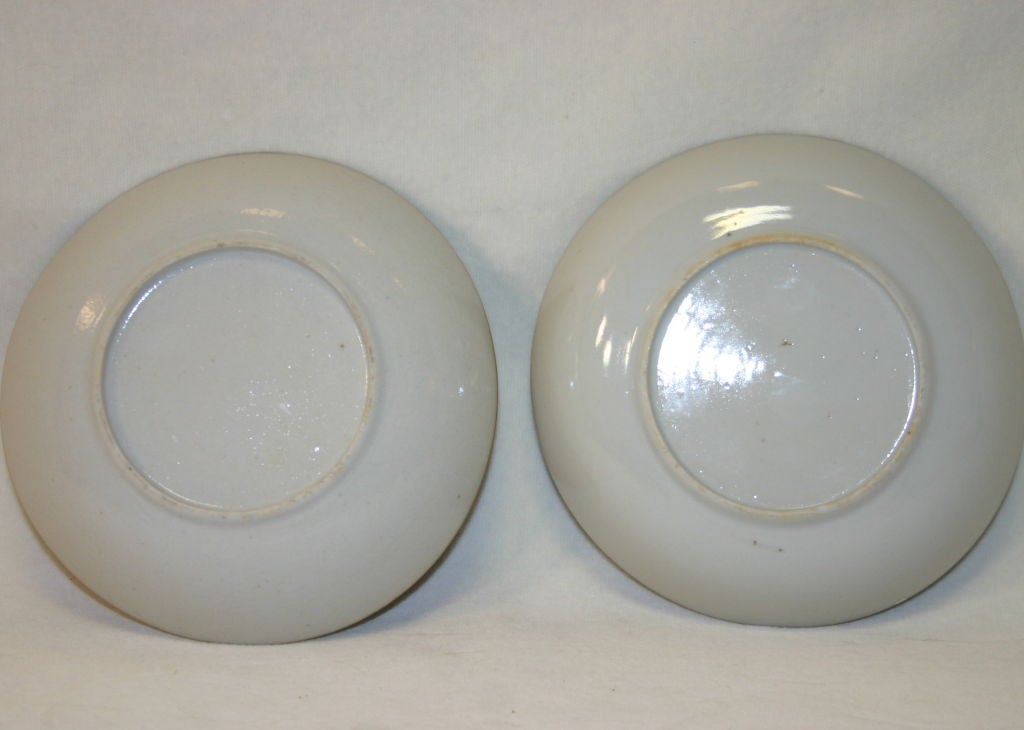 Pair of Chinese Export Nanking Porcelain Canton Saucer Dishes In Excellent Condition In Wilton, CT