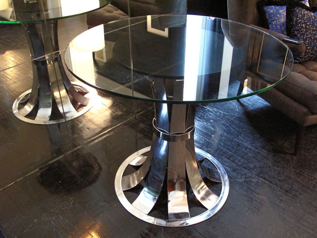 Woodard style mid-century round chrome dining table base with glass top.