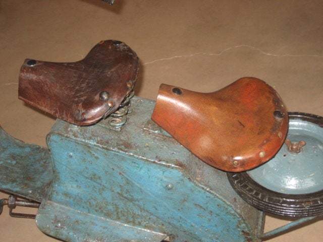 Triciclo antiguo de dos plazas, Bélgica, hacia 1940 Vidrio en venta