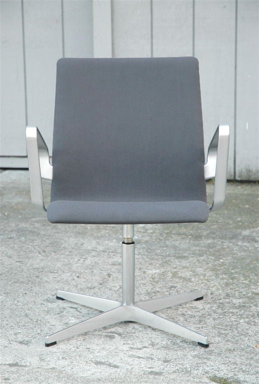 Jacobsen Oxford Low Back Lounge Chair In Excellent Condition For Sale In San Francisco, CA