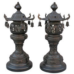 Early 20th Century Pair of Japanese Bronze Lanterns