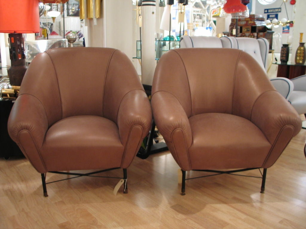 Paire de fauteuils conçus par Claudio Sormani