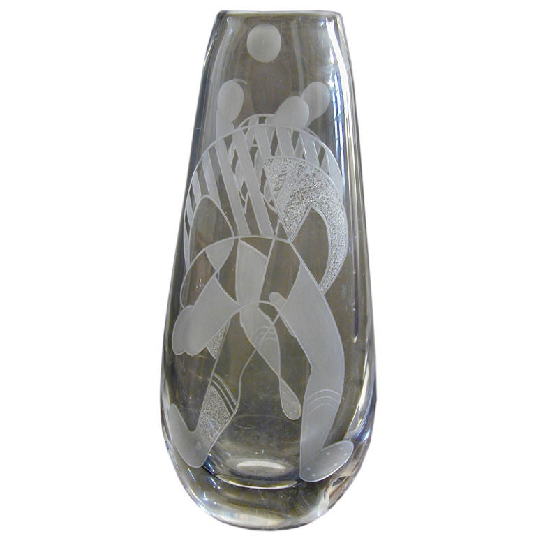 Seltene Soccer-Spieler-Vase von Lindstrand für Kosta Boda im Angebot
