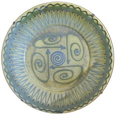 Plat monumental, datant des années 1940 environ, provenant de Biot, France