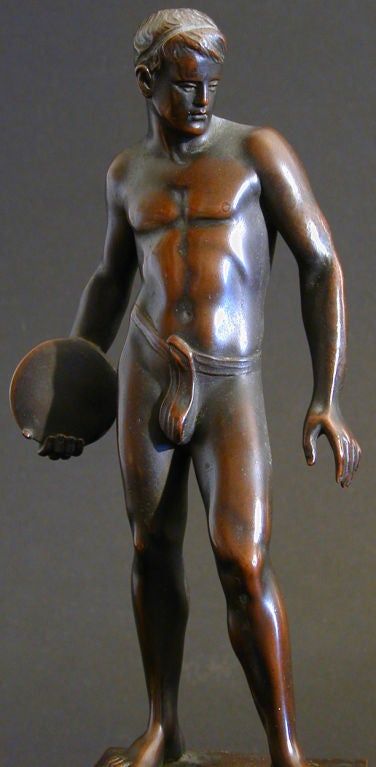 Nudefarbener Discus Thrower, Bronzeskulptur von Ludwig Eisenberger (Deutsch) im Angebot