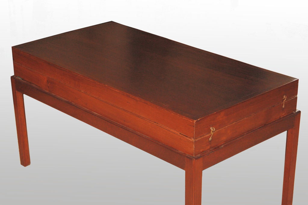 Bagatelle on Stand - Low or Coffee Table In Good Condition In Woodbury, CT