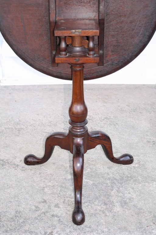 18th Century and Earlier Pennsylvania Queen Anne Larger Tilt-Top Table For Sale