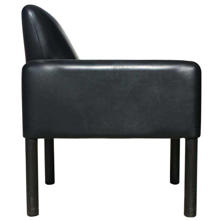 Late 20th Century Black Leather Lounge in the Manner of Mario Bellini
