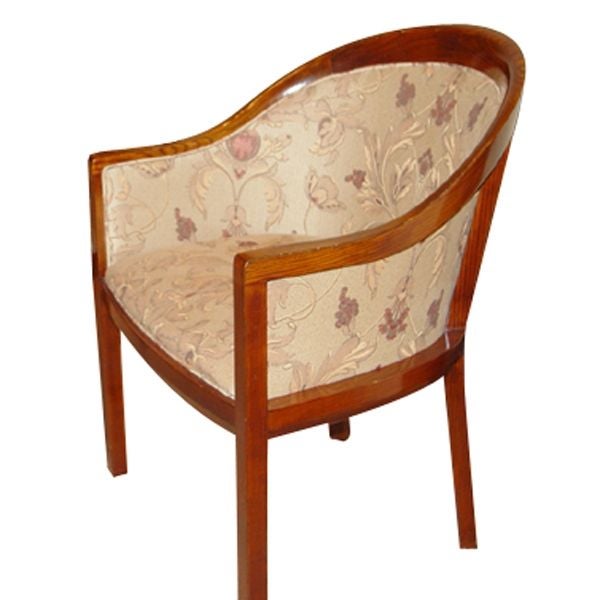 Une version plus traditionnelle des chaises Banker de Ward Bennett. Conçu par Ward Bennett pour Brickel.  Encadrement en cerisier avec un riche rembourrage floral.


4 disponibles.

24 x 24 x 32