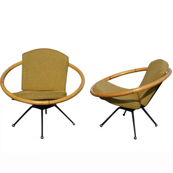 Pair Of Rattan Swivel Lounge Chairs In The Manner Of Paul Frankl In Good Condition In Pasadena, TX