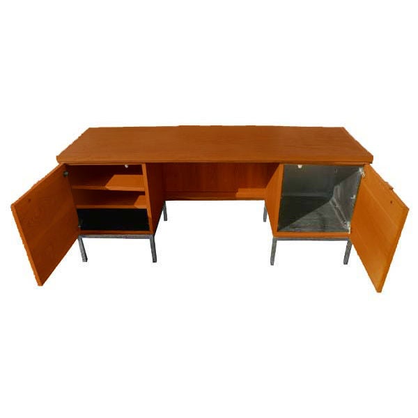 American Richard Schultz For Knoll Credenza