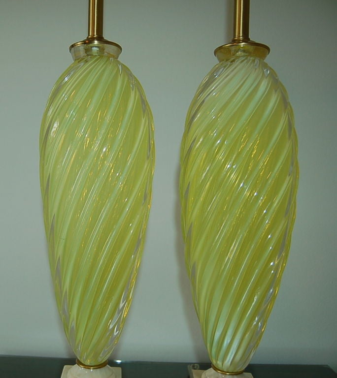 Matched Pair of Seguso Lemon Yellow Opaline Murano Lamps In Excellent Condition For Sale In Little Rock, AR