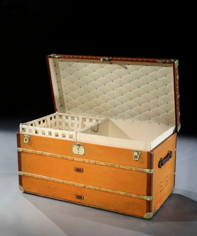 An extremely rare ‘Malle Courier’ in orange ‘Vuittonite’ canvas, the exterior with desirable all-leather trim and handles, brass corners and locks, the interior in superb original condition with quilted lid and removable trays.