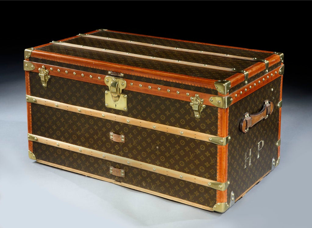 Original dark ‘Malle Courier’ trunk by Louis Vuitton, c. 1920s For Sale at 1stdibs
