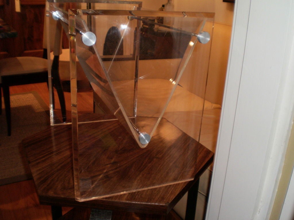 Mid-Century Modern Lucite Magazine Stand  In Good Condition In Houston, TX