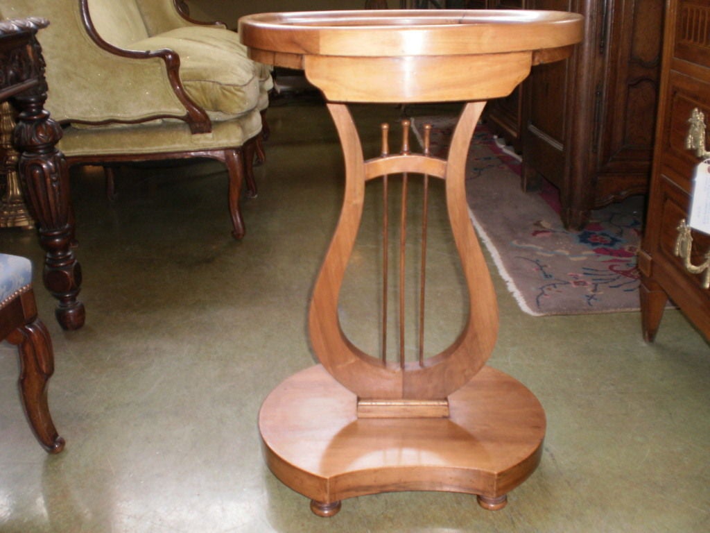 Französischer Louis-Philippe- Obstholztisch aus dem 19. Jahrhundert im Angebot 2