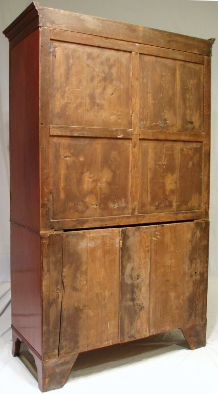 Regency Hepplewhite Linen Press with Pull-Out Shelves and Drawers, circa 1805 For Sale 1