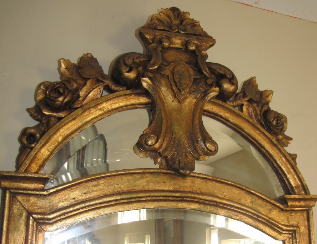 19th C French gilt-wood mirror with carved crest (A930) In Good Condition In Miami, FL
