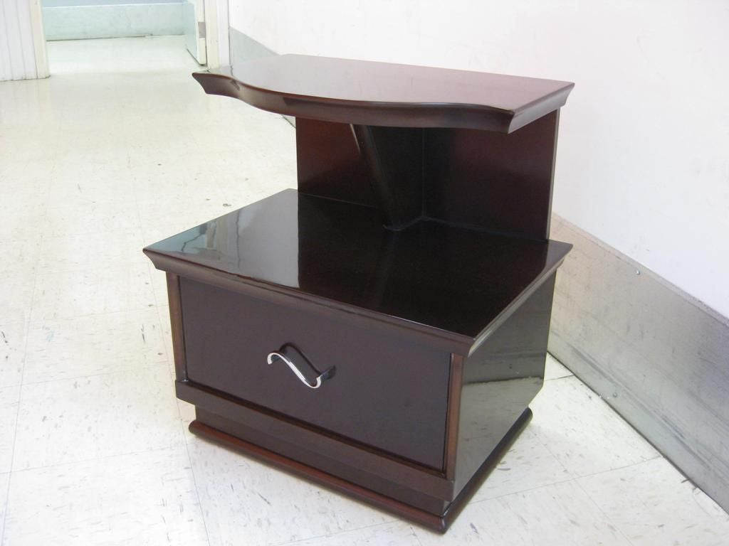 Pair of Art Deco cantilevered bedside/end table after Grosfeld House, with a nod to T.H. Robsjohn-Gibbings, beautiful modernist design finished in Modernage gloss espresso, this nightstand is a prelude to Mid-Century Modern with great Hollywood look.