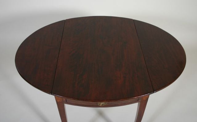 Pembroke Table In Excellent Condition In Mississauga, ON