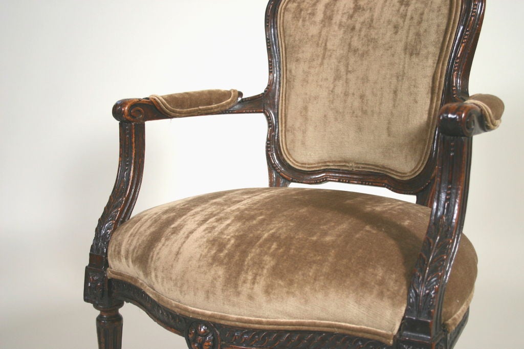 Italian Armchair In Excellent Condition For Sale In Mississauga, ON